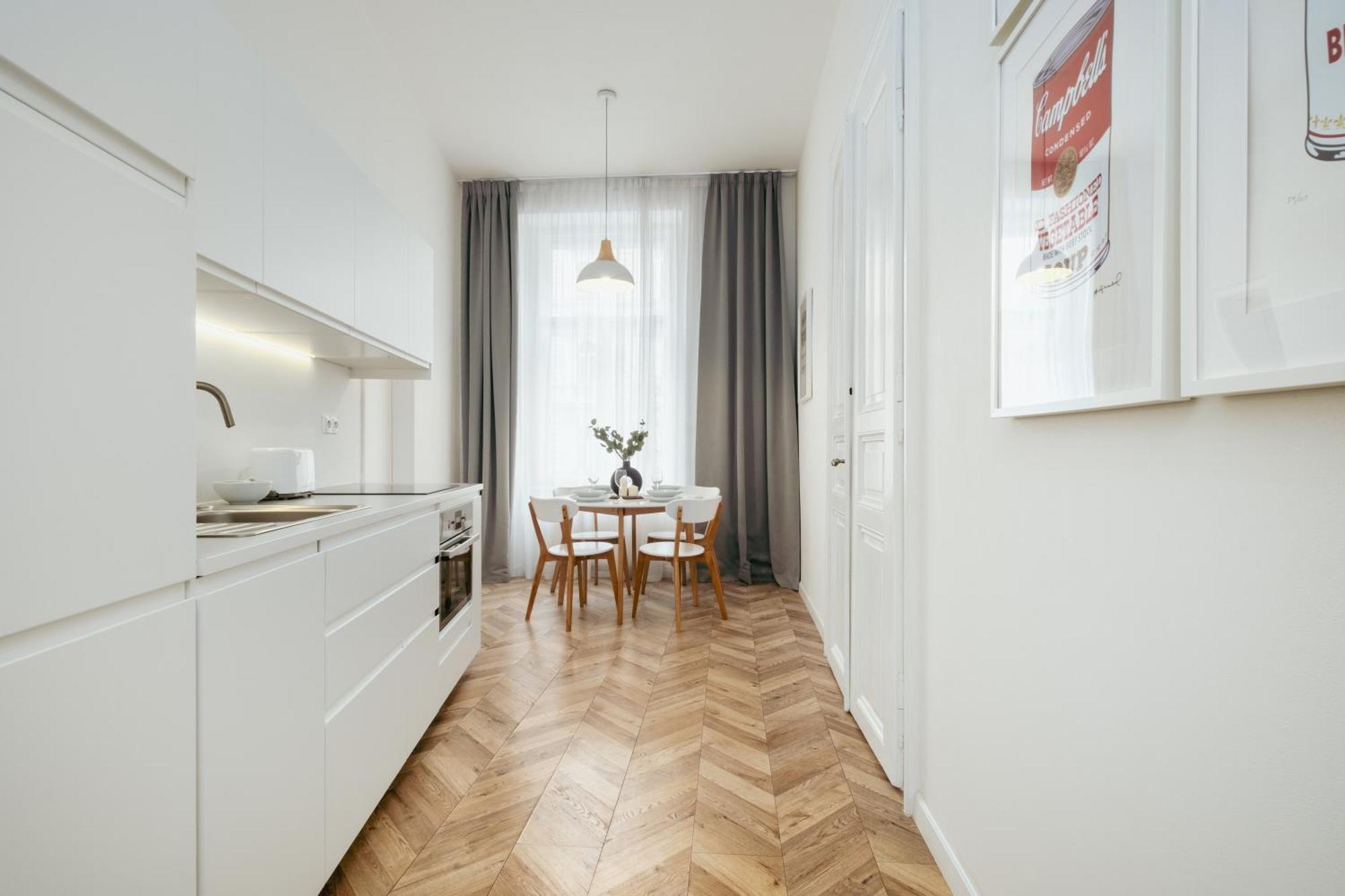 Two Bedroom Near Park In Vinohrady By Days *