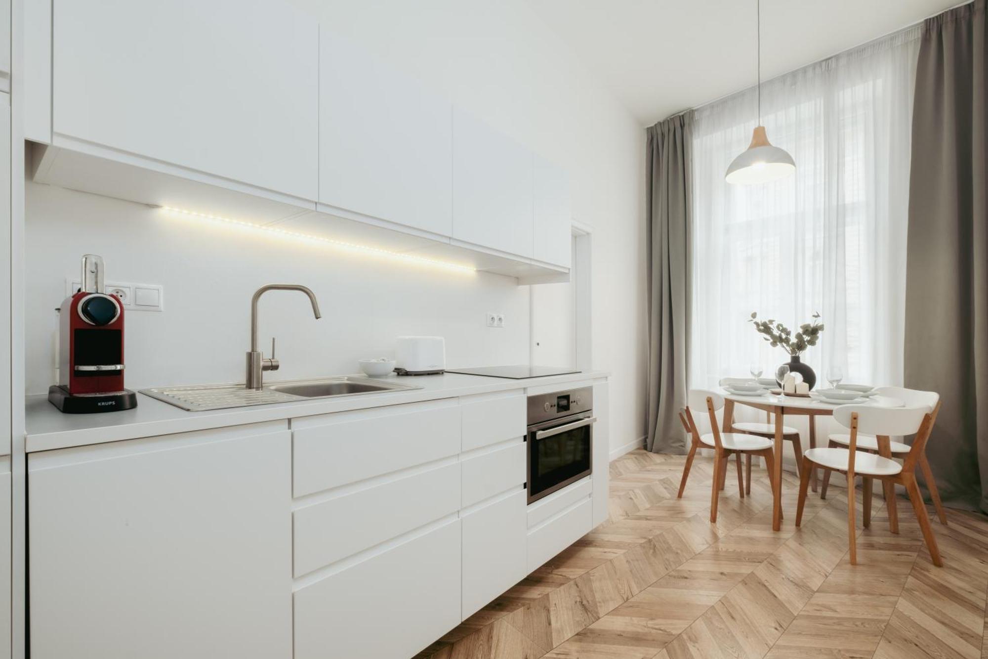 Two Bedroom Near Park In Vinohrady By Days