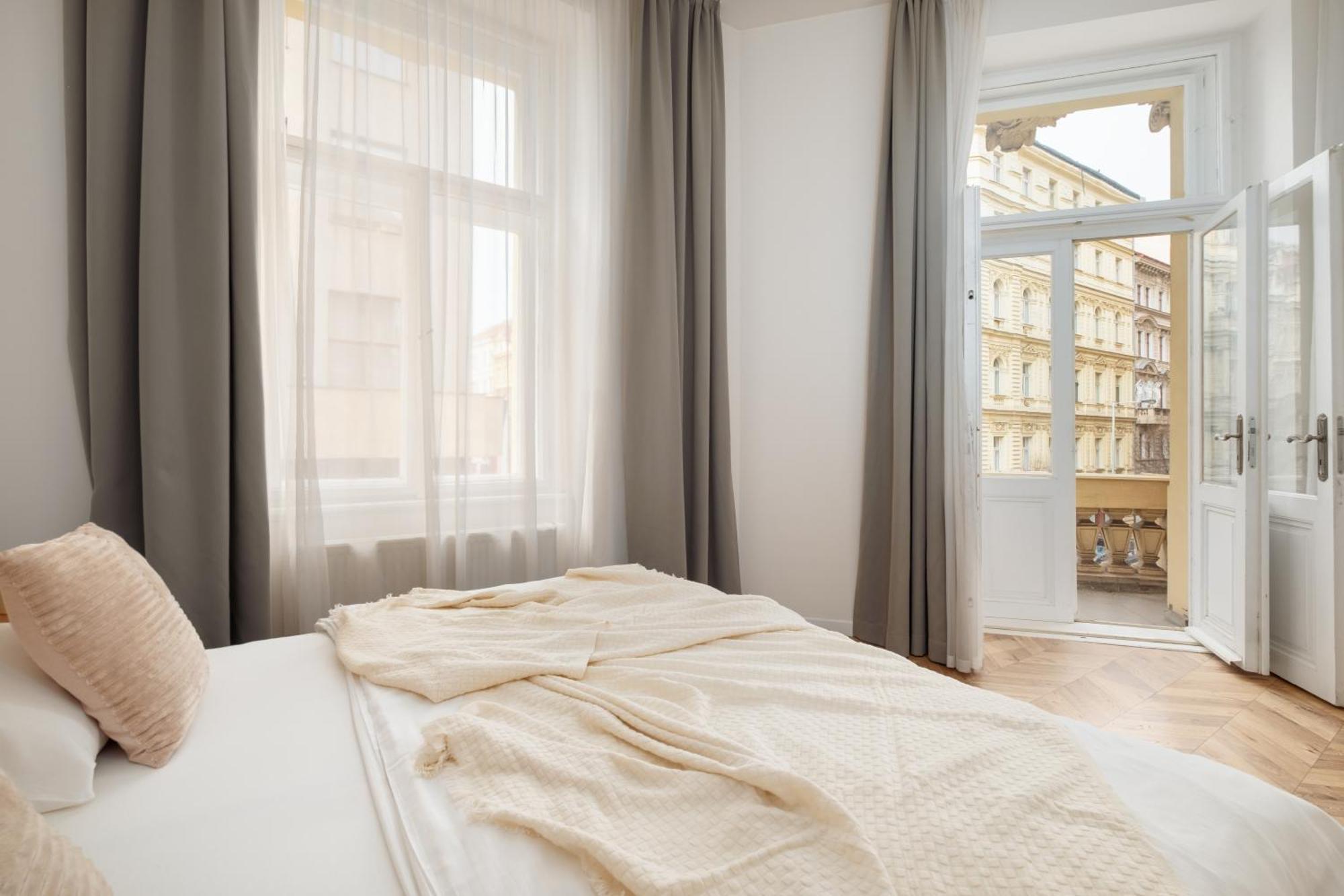 Two Bedroom Near Park In Vinohrady By Days * Praga